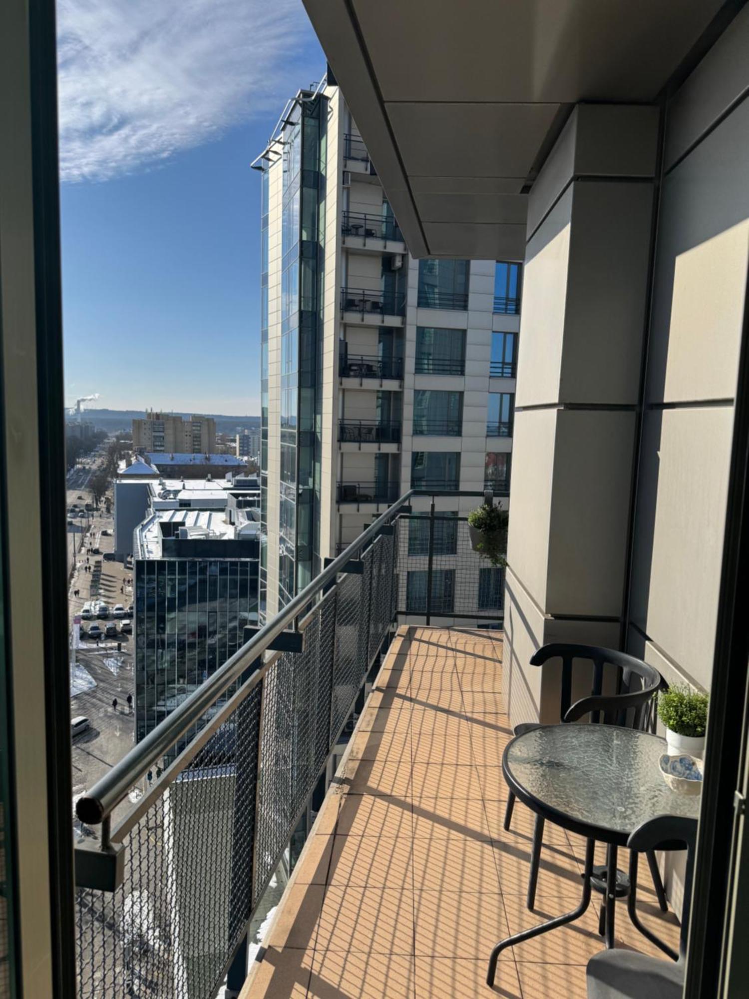 Helios Luxury Apartment In Vilnius Skyscraper 外观 照片
